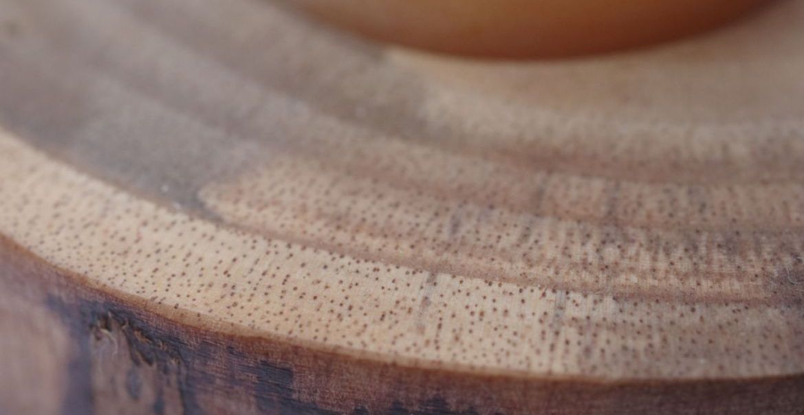 Holz und Alabaster